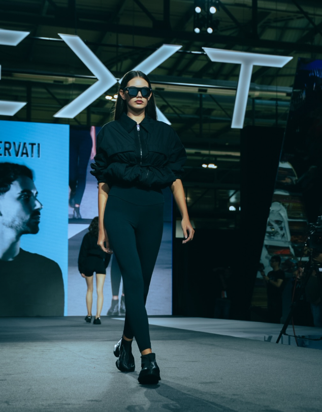 Runway - Black athletic wear